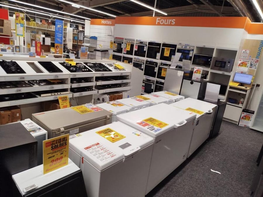 Cafom dipose de 31 magasins d'électroménager en outre-mer et s'intéresse donc à la reprise des actifs de Brandt, son principal fournisseur.