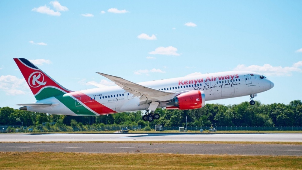 L’État recherche un partenaire pouvant injecter entre 1 et 1,7 milliard d’euros pour stabiliser les finances et les opérations de Kenya Airways.