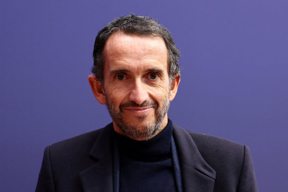 Alexandre Bompard, PDG de Carrefour, lors du sommet international " Adopt AI " au Grand Palais à Paris, le 25 novembre 2025.