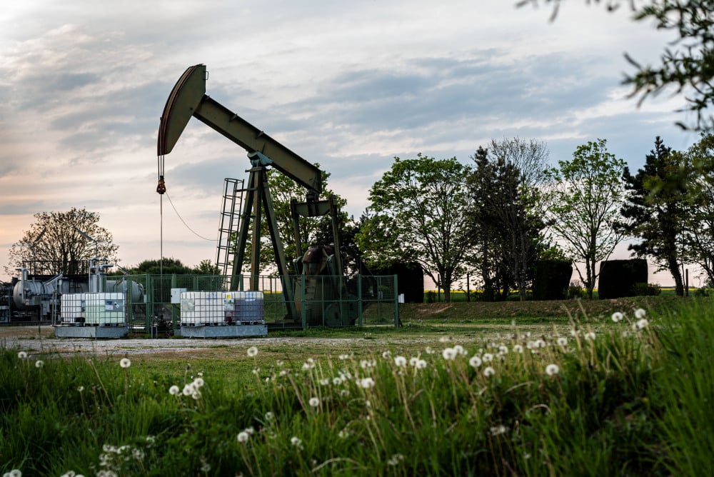 Une plateforme pétrolière en activité dans le sud de la banlieue parisienne.
