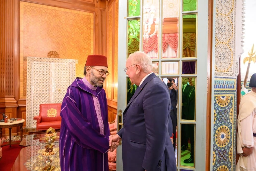Mohammed VI, Roi du Maroc et Ross McInnes, Président du Conseil d'administration du groupe Safran, Vendredi 13 février, au Palais royal de Casablanca.