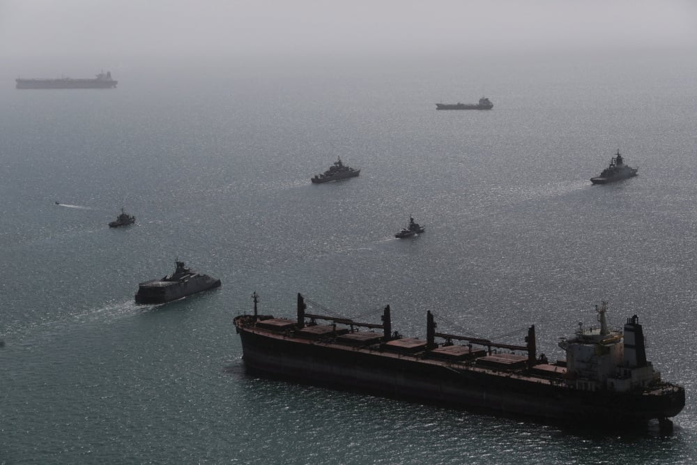 Des navires lors de l'exercice naval conjoint de l'Iran et de la Russie dans le sud de l'Iran, sur cette image obtenue le 19 février 2026.