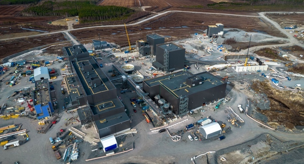 À terme, le site de Keliber doit produire environ 15 000 tonnes d’hydroxyde de lithium de qualité batterie par an, sur une durée de vie de plus de 18 ans.