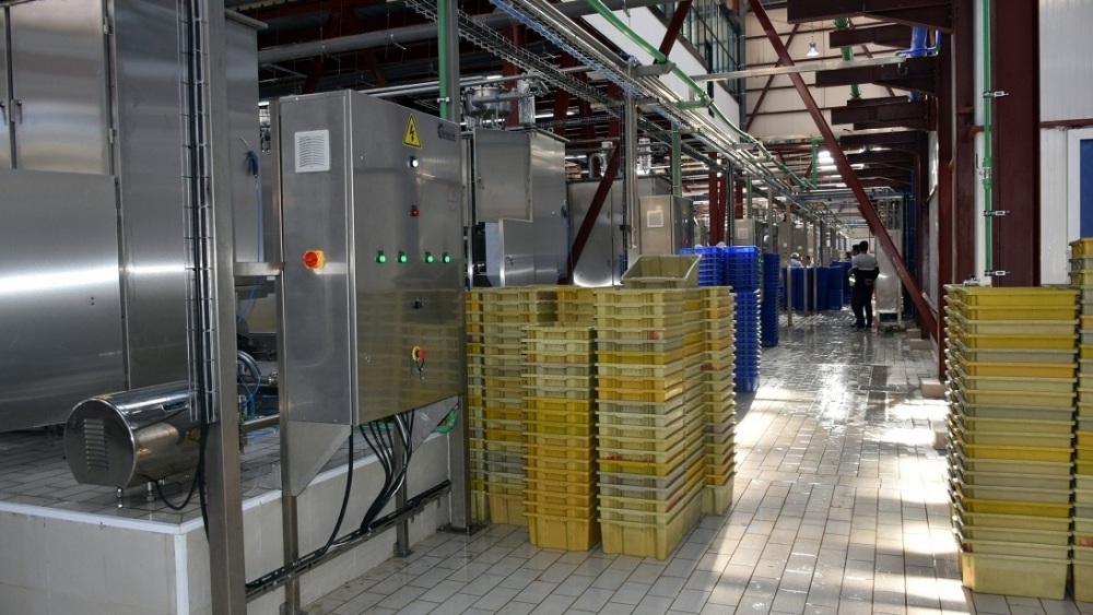 L’usine implantée sur plus de 4 hectares affiche une capacité de plus de 1,2 million de litres de lait par jour.