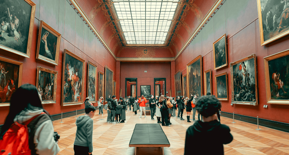 Le musée du Louvre fait face à de nombreux défis sécuritaires.