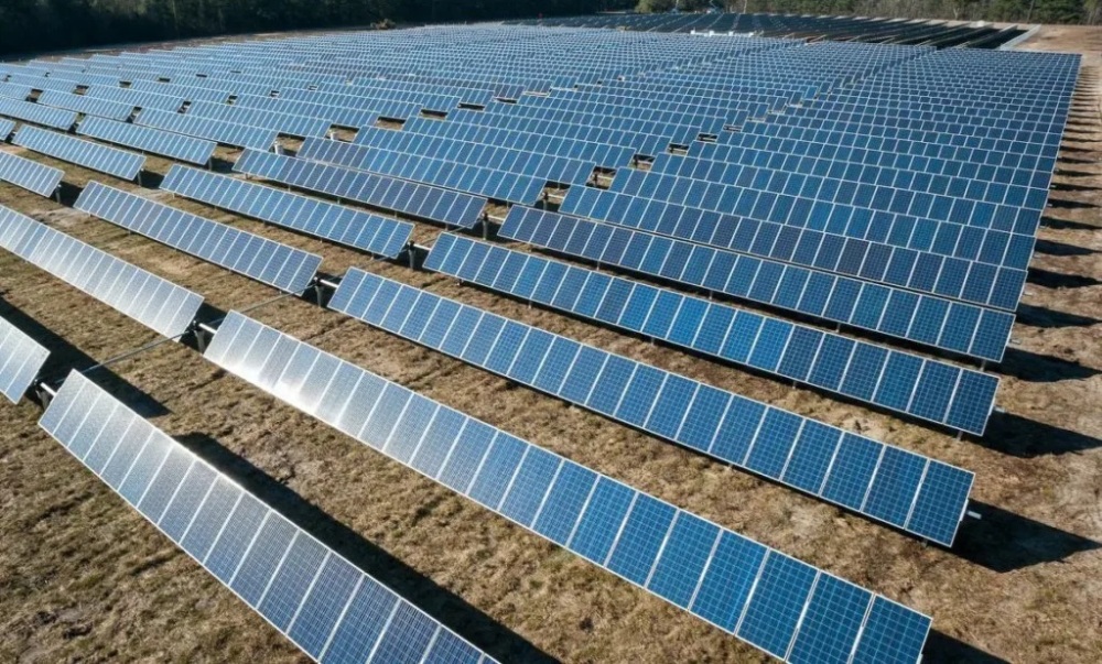 En 2024, la capacité énergétique installée en Tanzanie était d’environ 3,1 GW, dont 1,7 GW d’hydroélectrique (57,4%) et 1,19 GW de gaz (38,78%).