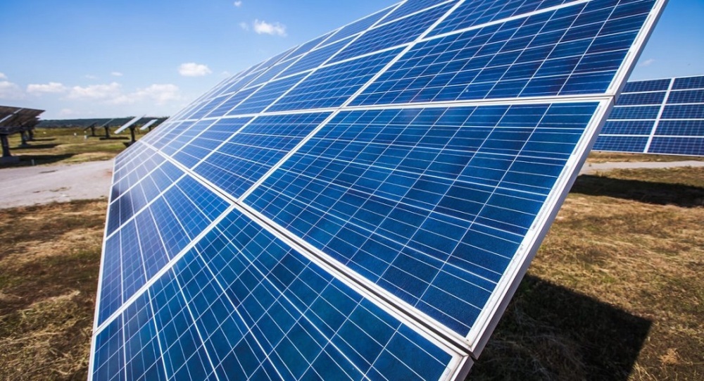 Malgré une capacité installée d’environ 13 000 MW, la production électrique effective au Nigeria oscille généralement entre 3 500 et 5 000 MW.