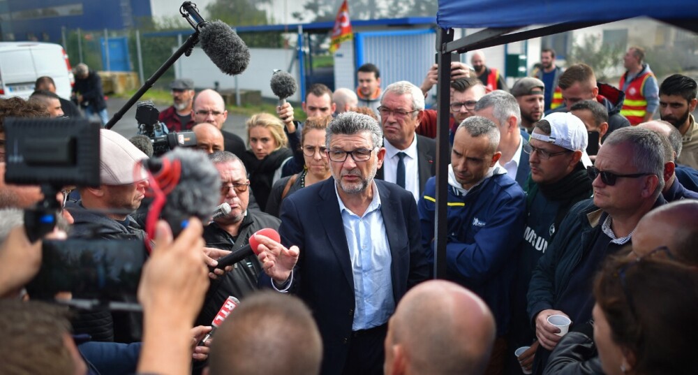 Le maire sortant Luc Bouard (Horizons) à l'usine Michelin de La Roche-sur-Yon
