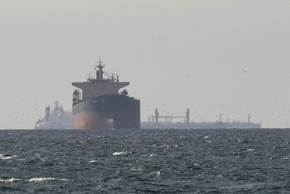Dans cet environnement à haut risque, la " flotte fantôme " apparaît paradoxalement comme l'une des rares catégories de navires à maintenir une activité régulière.
