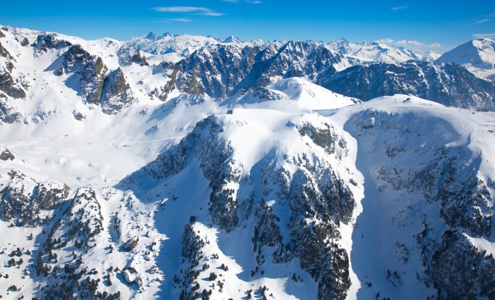 A quatre ans des Jeux Olympiques des Alpes 2030, les acteurs de l'aménagement de la montagne ont scruté de près les enseignements des JO de Milan Cortina 2026.