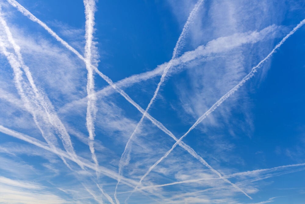 Les traînées de condensation des avions ne sont pas sans impact sur le climat. Thales et Amelia se sont attelés à les réduire.
