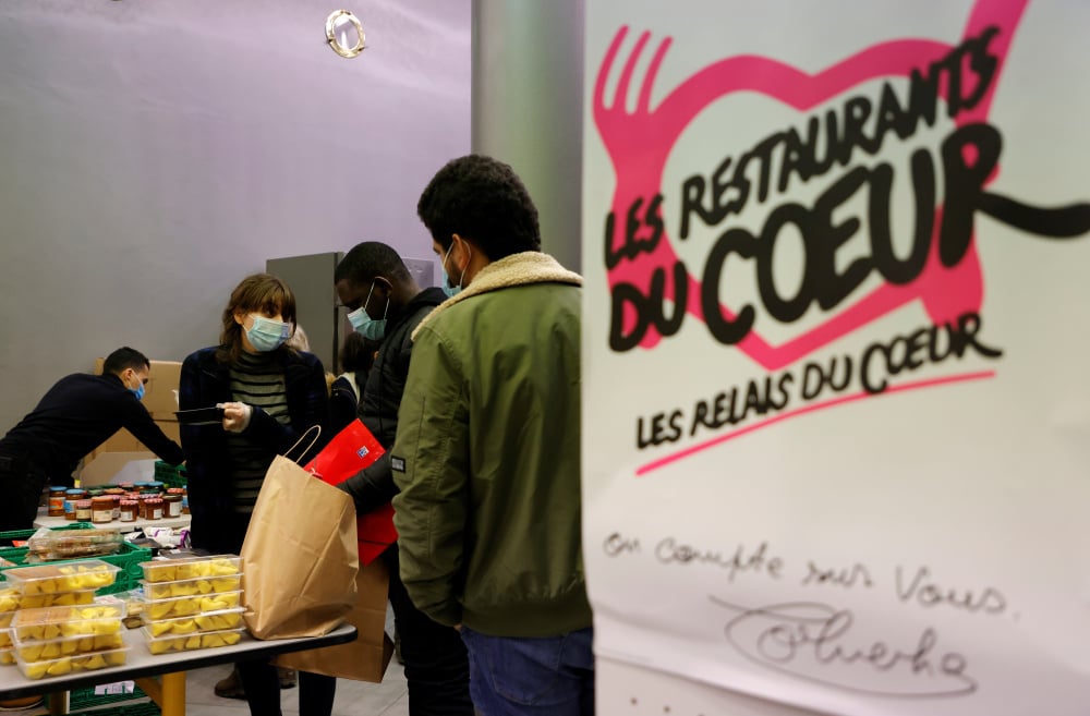 Alors qu’en 2023, l’association lance un appel aux dons historique pour éviter la faillite, un commercial d’ekWateur l’alerte sur ses contrats actuels.