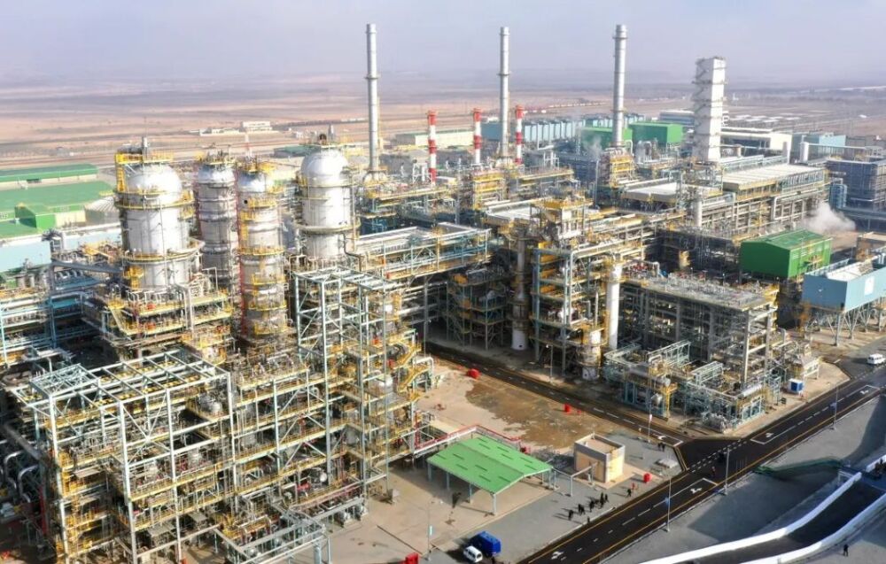 Le complexe Uzbekistan GTL transforme le gaz naturel en carburants synthétiques à haute valeur ajoutée.