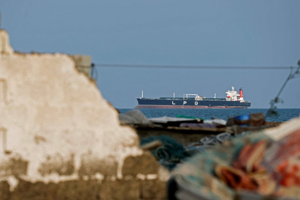 Sécuriser Ormuz nécessiterait des moyens considérables : une douzaine de navires de guerre, appuyés par une couverture aérienne permanente et des capacités de déminage.