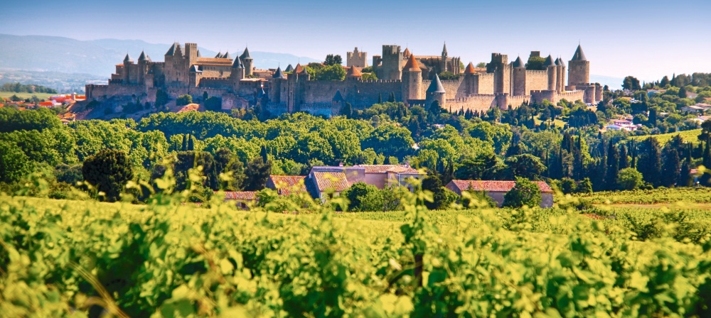 L’Occitanie, aux premières loges du changement climatique, observe les impacts positifs et négatifs du tourisme grâce à la data afin de mieux piloter l’adaptation du secteur (photo d’illustration : la Cité de Carcassonne, dans l’Aude).