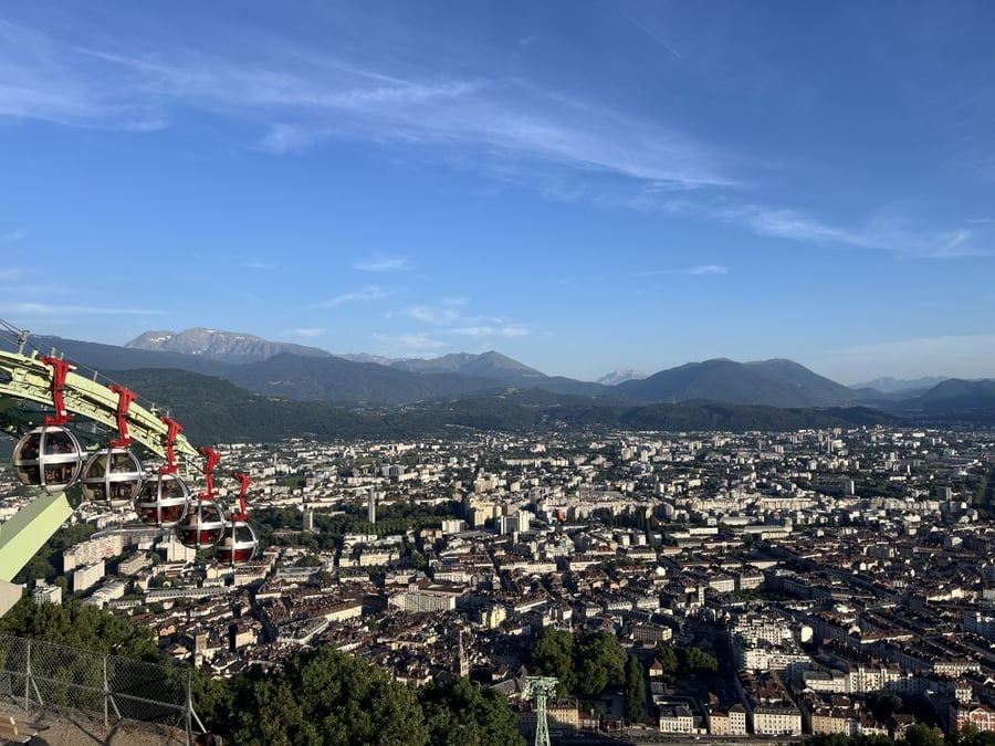 A Grenoble, le monde économique s'est levé pour suggérer l'accueil de la patinoire des Jeux des Alpes 2030 avec une alternative qu'ils estiment "vertueuse".