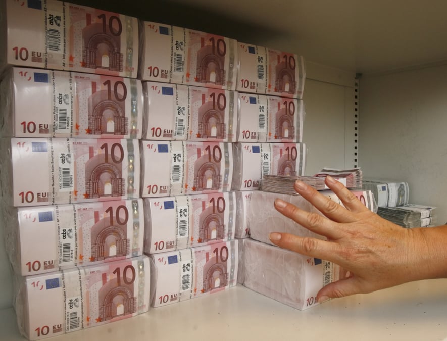 À l'échelle des 27 États membres, l'ABE recense 2.266 banquiers percevant une rémunération supérieure à un million d'euros en 2024.