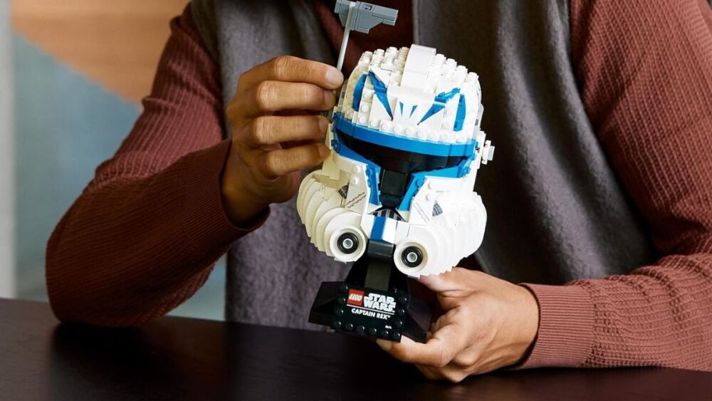 Ce casque LEGO du Capitaine Rex reproduit fidèlement l’univers de The Clone Wars avec un niveau de détail impressionnant.