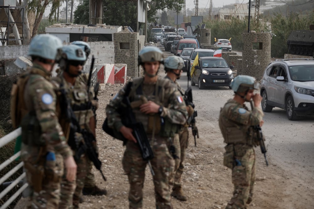 Le président libanais s'est engagé samedi à poursuivre les responsables de l'attaque contre des Casques bleus français dans le sud du Liban, qui a fait un mort et trois blessés
