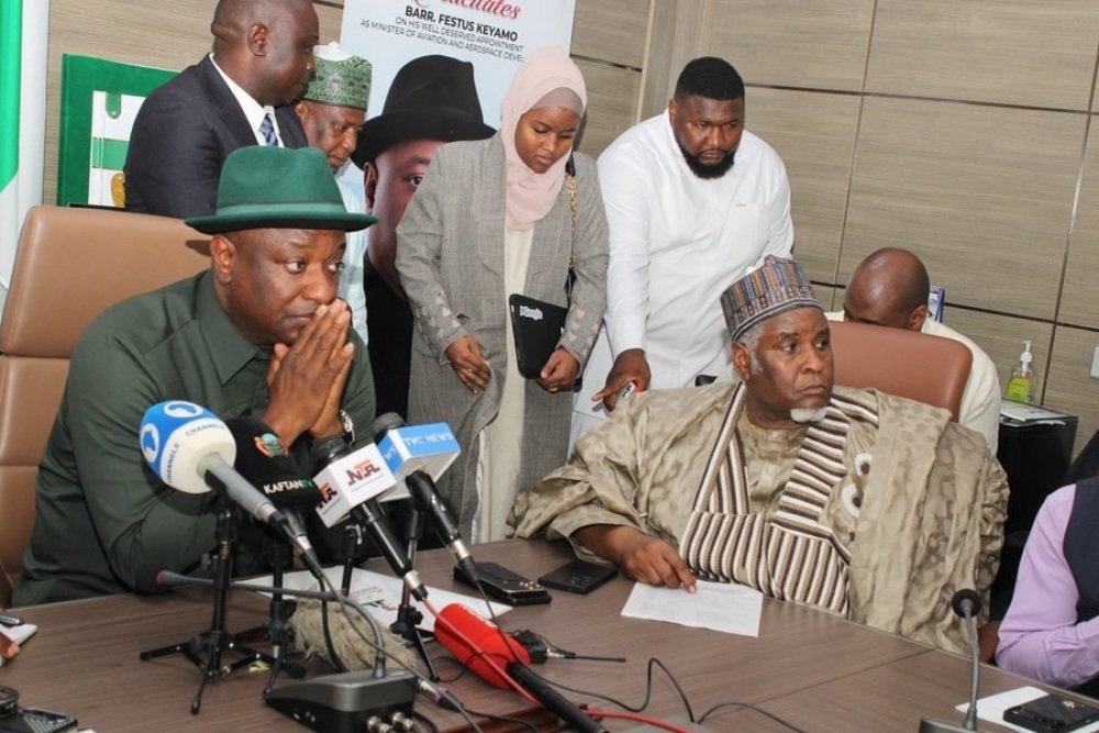 La crise trouve son origine dans une hausse d’environ 300 % du prix du carburant d'aviation au Nigeria, depuis le début du conflit en Iran.