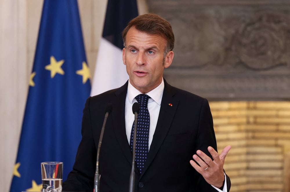 Emmanuel Macron a assuré samedi à Athènes que la guerre au Moyen-Orient ne laissait aujourd'hui " envisager aucune pénurie " de carburant en France.