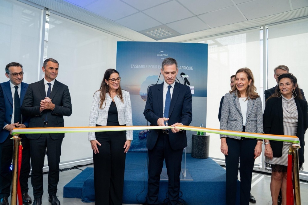 Rodolphe Saadé, PDG du groupe CMA CGM, inaugure le bureau régional d'Abidjan.