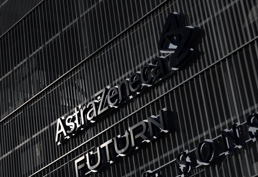 En conciliant concessions tarifaires à Washington et investissements massifs à Shanghai, AstraZeneca dépasse les attentes. Le géant mise sur l'oncologie pour financer son expansion.