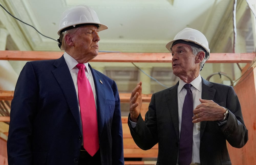 Donald Trump et Jerome Powell lors d'une visite à Washington du bâtiment de la Fed en rénovation, en juillet 2025.
