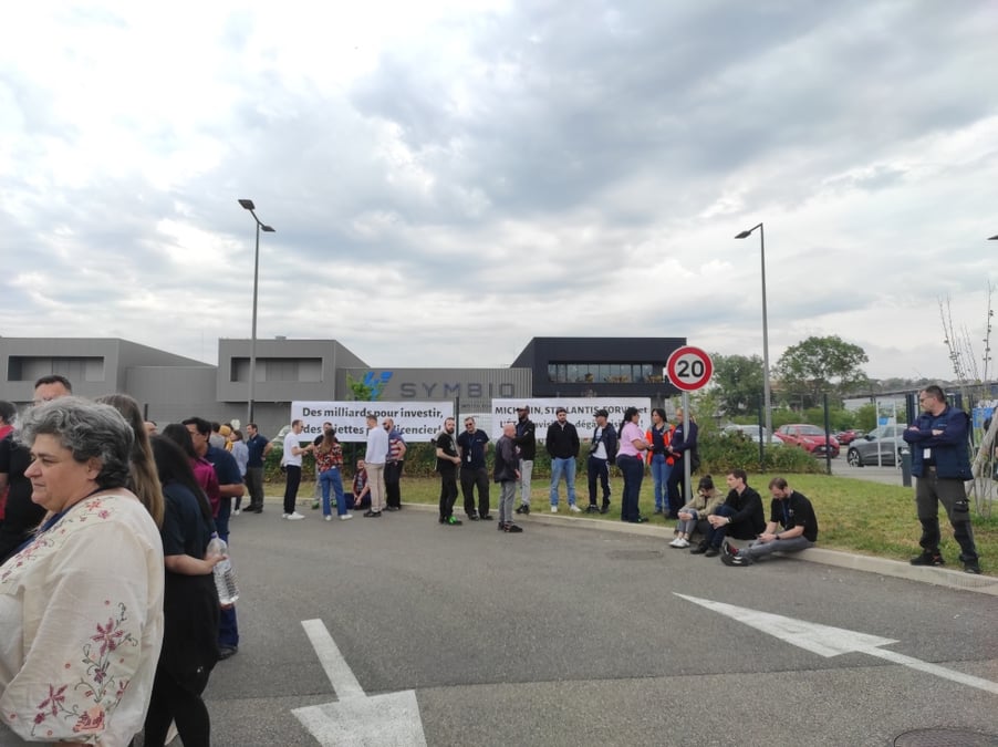 Frappé de plein fouet par le départ de Stellantis, Symbio a lancé un PSE massif qui doit conduire à la suppression de près des 2/3 de ses ressources.