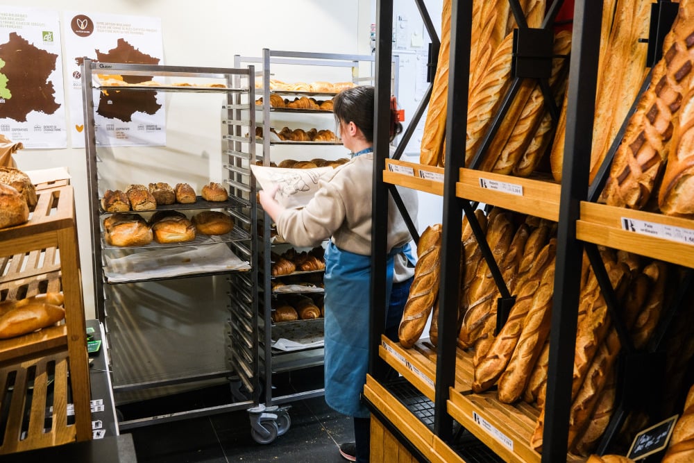 « Le gouvernement met ainsi en œuvre son engagement de soutenir les boulangers pâtissiers artisanaux et les artisans fleuristes, en apportant un cadre juridique clair et sécurisé à leur activité », indiquait Matignon dans un communiqué.