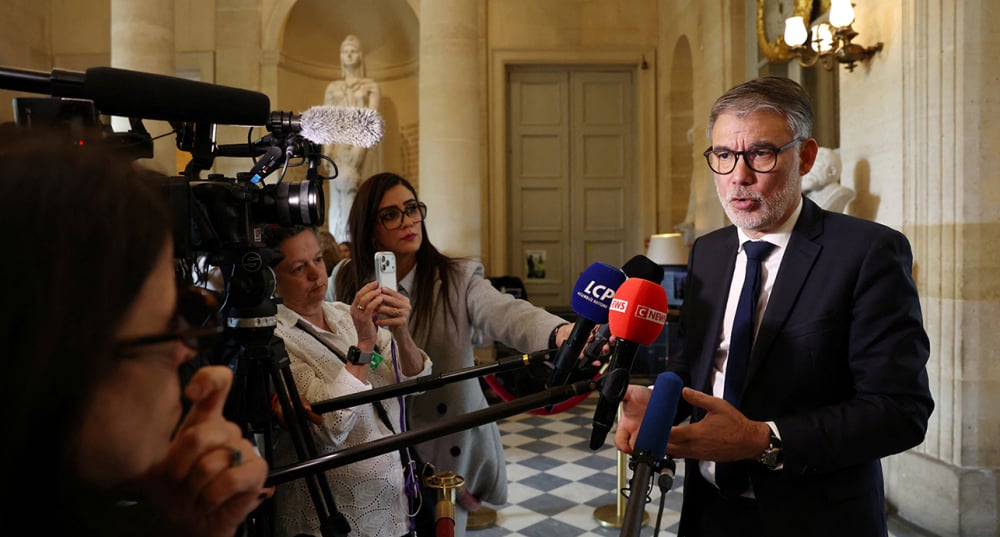 Le premier secrétaire du PS, Olivier Faure, s'adresse aux journalistes lors d'une pause dans un débat sur le renforcement de la sécurité, la détention administrative et la prévention des risques d'attentat, lors d'une session à l'Assemblée nationale, à...