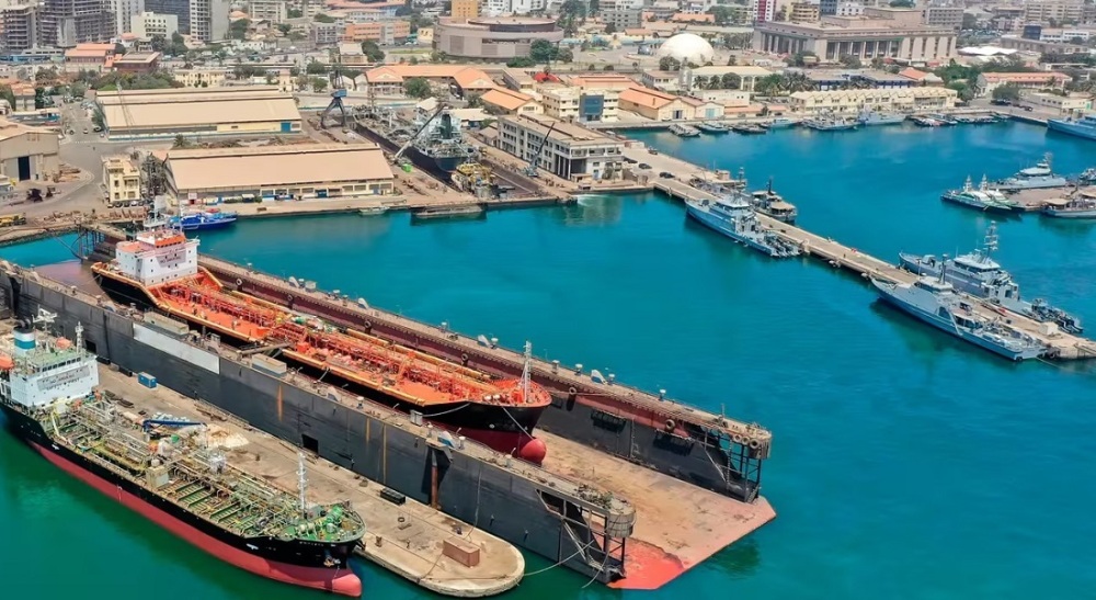 À plus long terme, Damen évoque aussi la possibilité de relancer des activités de construction navale sur le site.