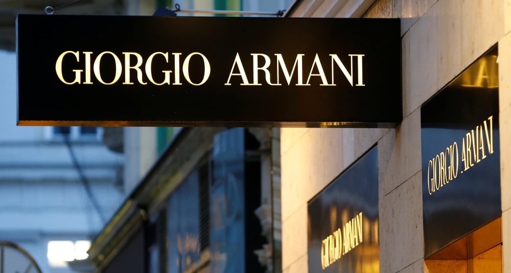 Le logo d'une boutique Giorgio Armani à Vienne.