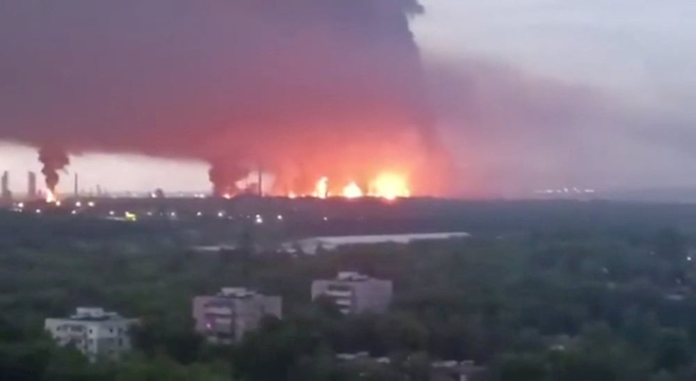 Un incendie aux abords de la raffinerie de pétrole de Riazan en Russie, le 15 mai dernier.