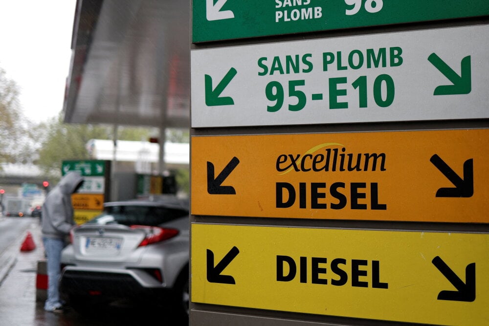 Le blocage par l'Iran du détroit d'Ormuz, ce passage stratégique qui voit passer près de 20 % du pétrole mondial, a provoqué une envolée des prix du baril à plus de 100 dollars.