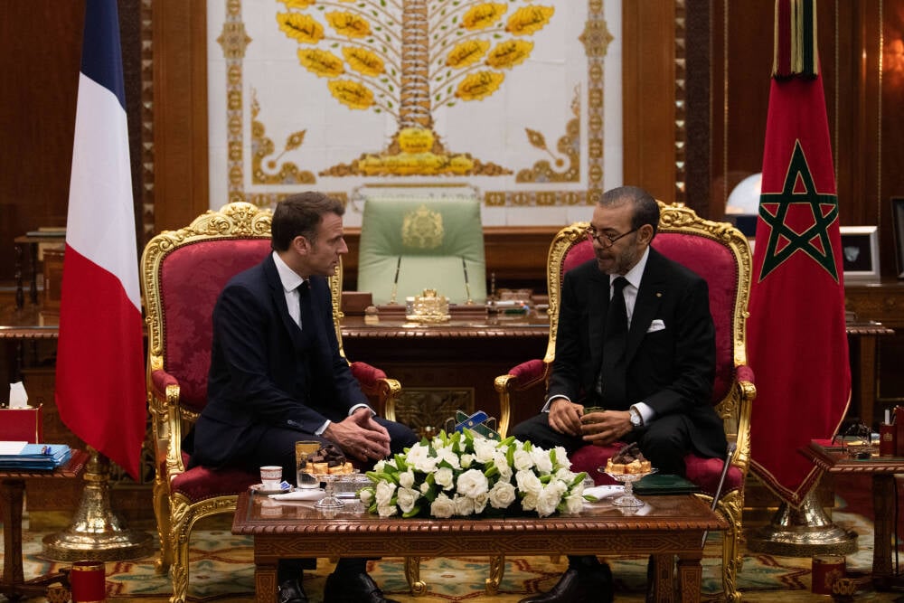 Le roi du Maroc, Mohammed VI, et le président français, Emmanuel Macron, lors de leur rencontre au Palais royal de Rabat. M. Macron est arrivé dans la capitale marocaine le 28 octobre pour une visite d'État de trois jours visant à apaiser les tensions...