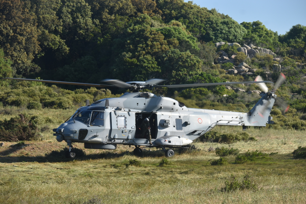 Le Caïman n°13 de la 31F, lors d'un exercice en Corse avec le 2e régiment étranger de parachutistes.