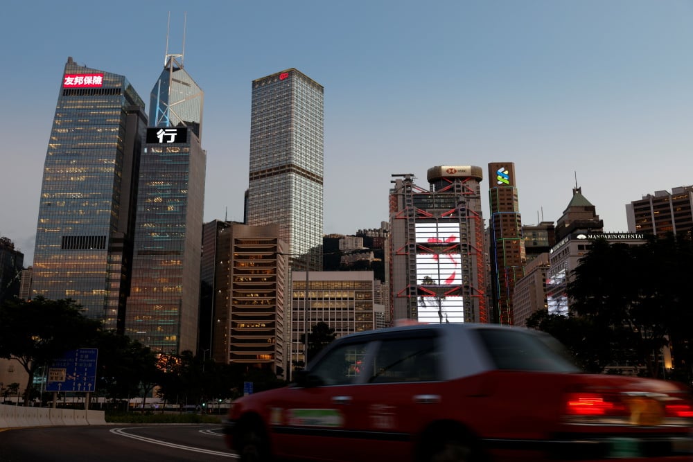 Hong Kong, nouveau numéro un de la fortune offshore, où les sièges des grandes banques chinoises et occidentales dominent désormais le paysage.