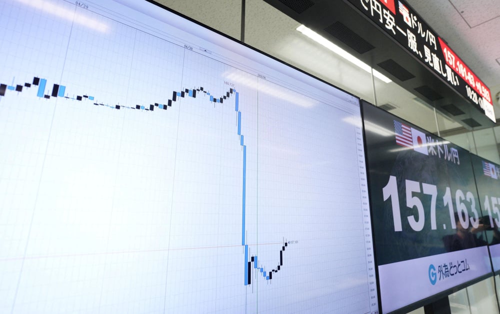 Le 30 avril, le yen est tombé à près de 160 yens pour un dollar, un plus bas depuis près de deux ans.