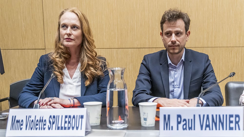 Violette Spillebout et Paul Vannier pendant l'audition par une commission d'enquête parlementaire de l'Assemblée nationale sur les allégations d'abus physiques et sexuels généralisés à l'école Notre-Dame de Bétharram entre les années 1970 et 1990, le...
