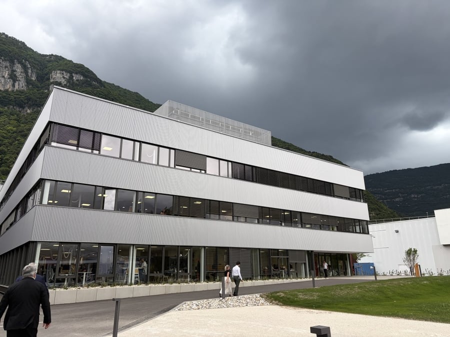 Lynred a inauguré ce mardi sur son site historique de Veurey-Voroize (isère) son nouveau campus dédié à la montée en volume des technologies infrarouge.