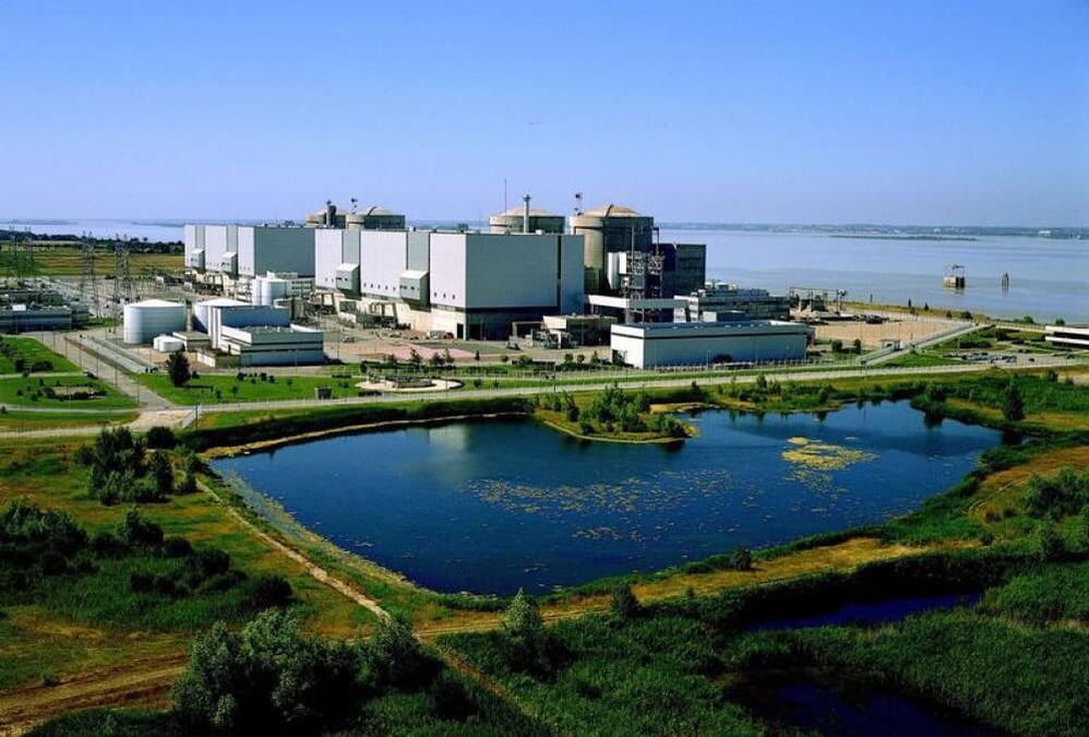 Au côté des quatre réacteurs mis en service au début des années 1980, deux EPR 2 pourraient être érigés en bordure d'estuaire.