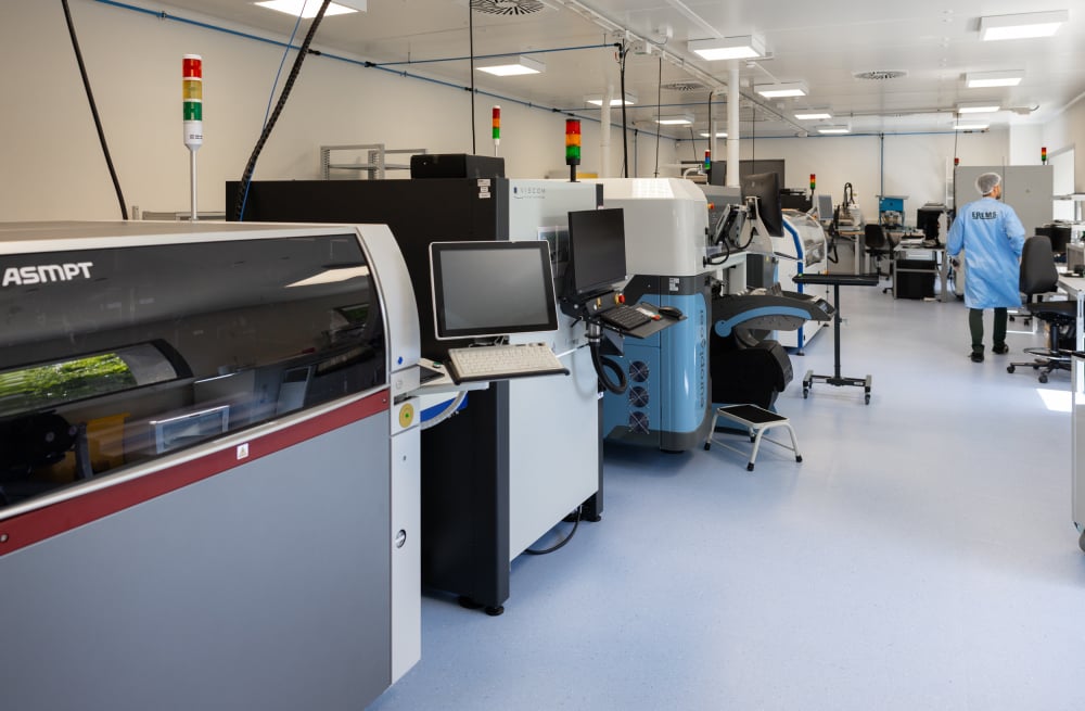 Erems a investi dans une ligne automatisée de câblage de cartes électroniques.