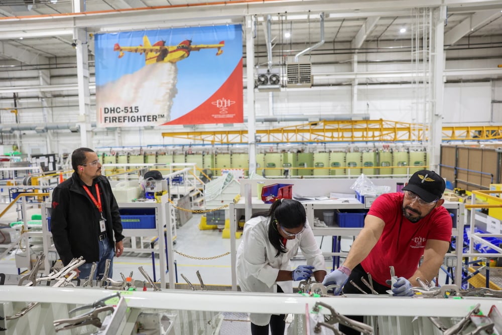 A Calgary, au Canada, l'usine De Havilland où est produit le bombardier le Canadair DHC-515.