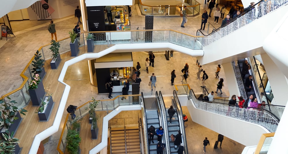Les centres commerciaux sont devenus des lieux de regroupement et de rencontres.