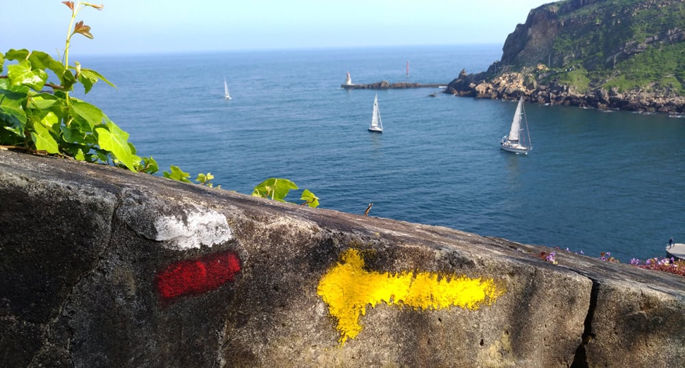 Randonnée entre Hendaye et Zumaia, sur la côte basque, avec une flotille de cinq voiliers.