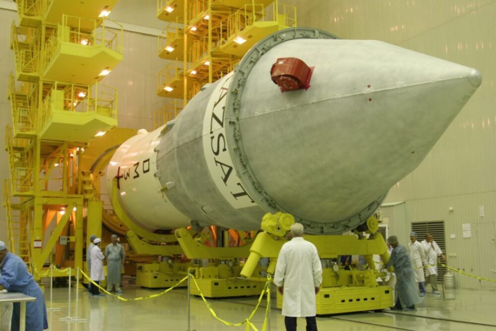 Encapsulation du satellite Kazsat 1