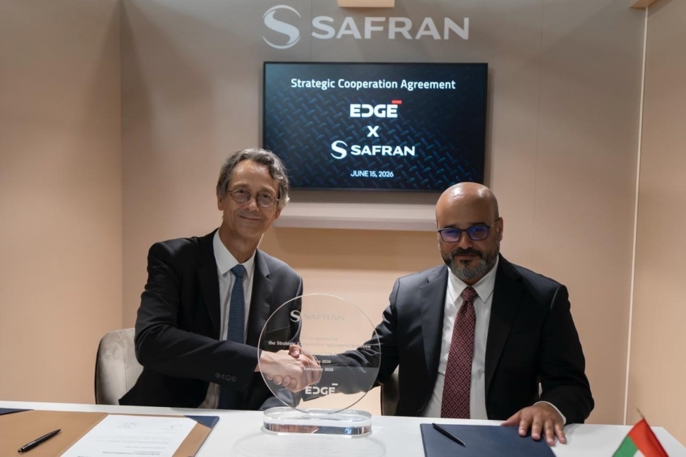 Olivier Andriès (à g.) directeur général du groupe Safran, et Hamad Al Marar, (à dr.) PDG d'Edge Group, se sont accordés sur un partenariat stratégique.
