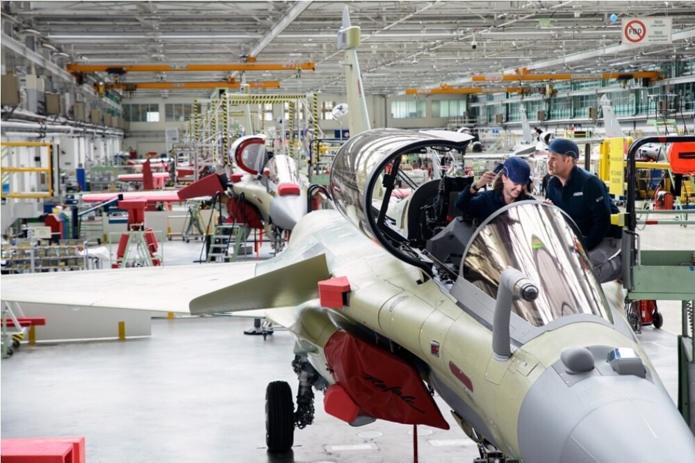 La ligne d'assemblage du Rafale à Mérignac.