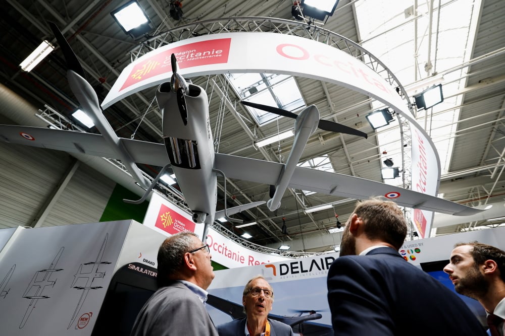 Un drone fabriqué par Delair est exposé au 55e Salon international de l'aéronautique et de l'espace de Paris, à l'aéroport du Bourget, près de Paris.
